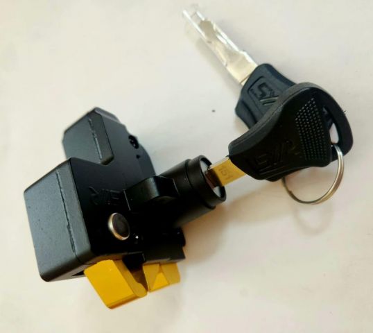 Bombin (con llave) Monster FS -Lowe > 2024